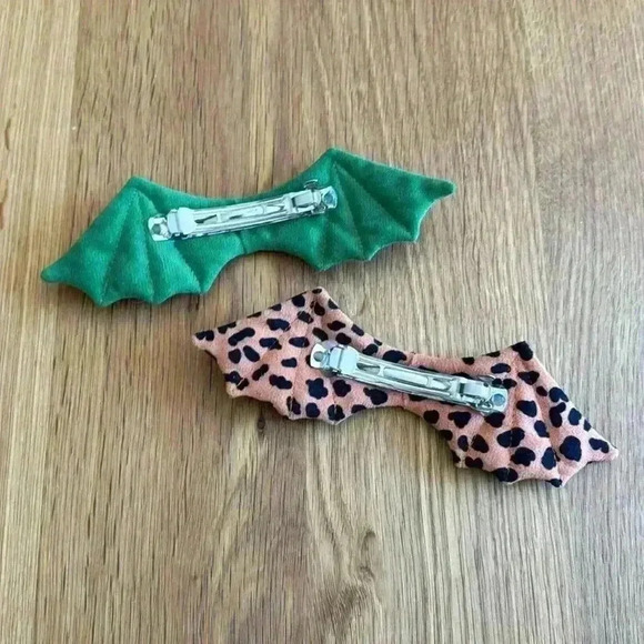 Bat shaped fabric hair clips - Picture 2 of 2